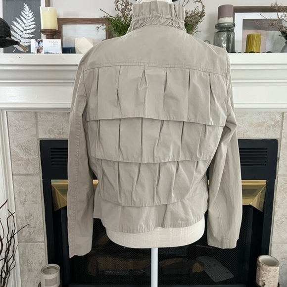 Chaus Sport Short Beige Tiered Jacket - Picture 4 of 15